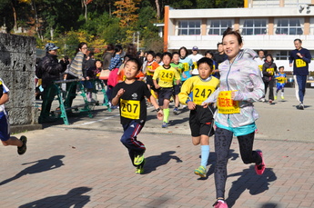 親子ペアの組に参加する湯田友美さん